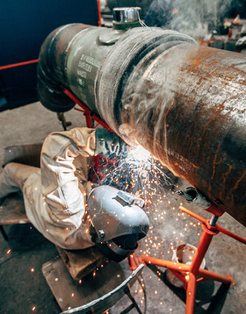 large-metal-pipe-welding-man